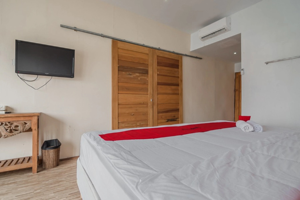 RedDoorz near Pantai Coastarina Batam