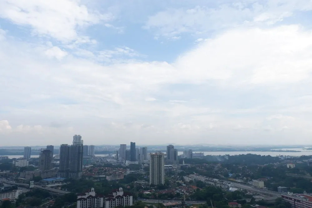 Pinnacle Tower Apartment Stay by Feel Suites