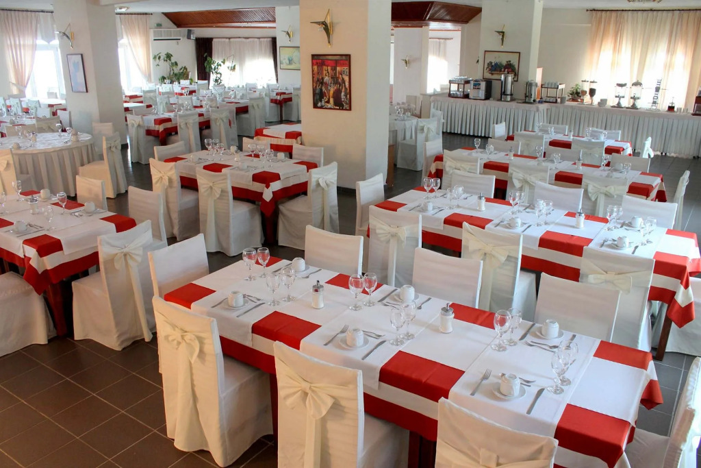 Famissi Eden Hotel