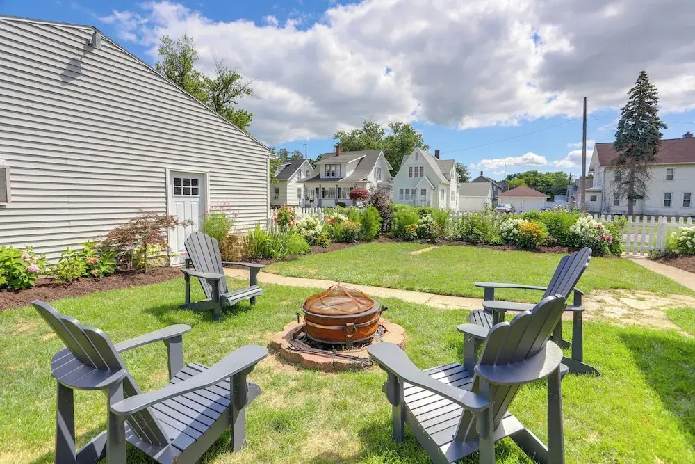 Port Clinton Home w/ Lake View - Walk to Beach!