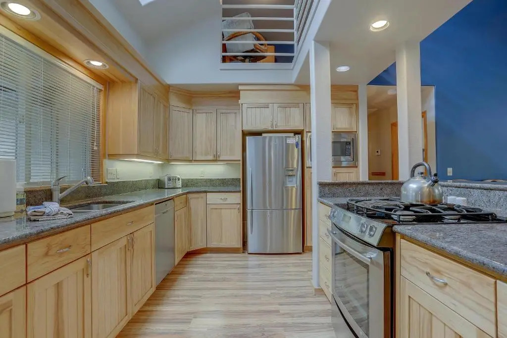 1 Colonial-Golf Course-5BR/6BA