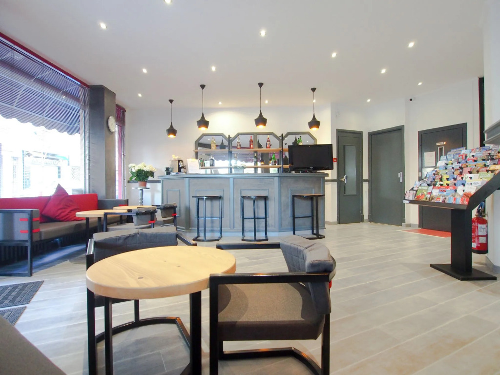 Apartment in Juan-les-pins Near Sandy Beaches