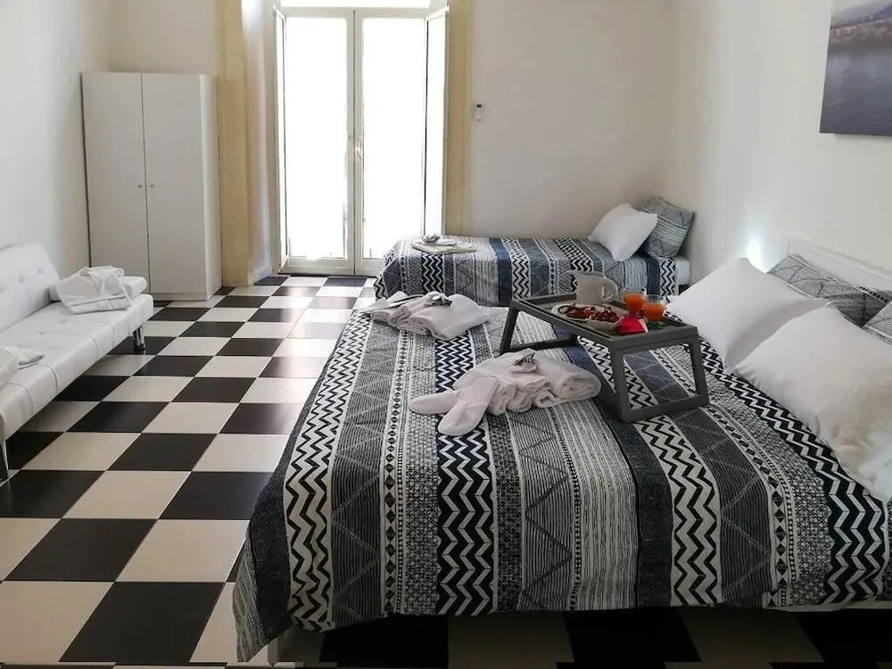 Mb Napoles Rooms