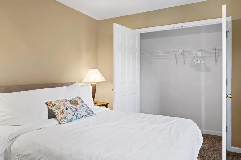 The Elmwood Farmhouse- 10 Mins to Downtown Chattanooga