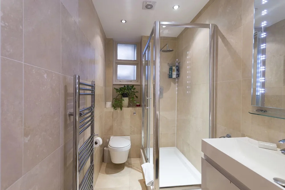 Spacious Flat In Central London