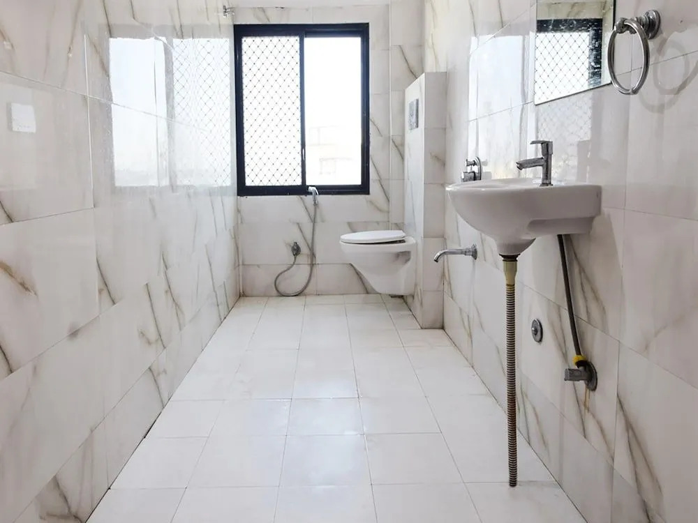 OYO 28143 Hotel Abhinam