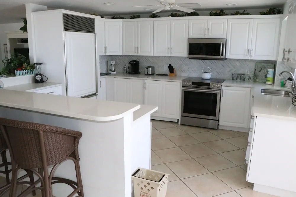 Jamaica Royale - 803 - 2 Br Condo