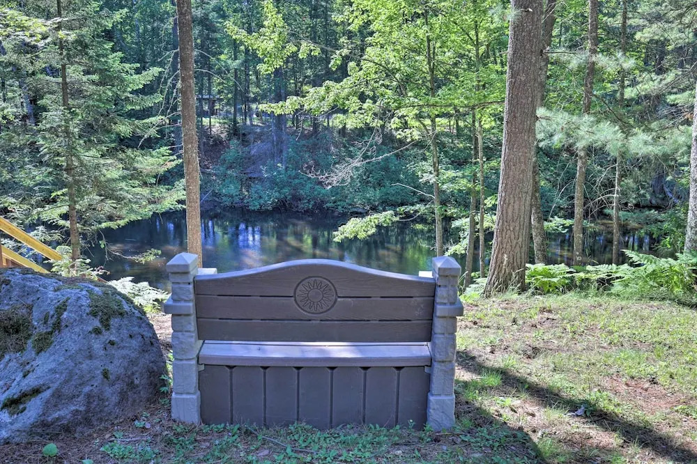 'deerskin Lodge' w/ Boat Dock & Fire Pit!