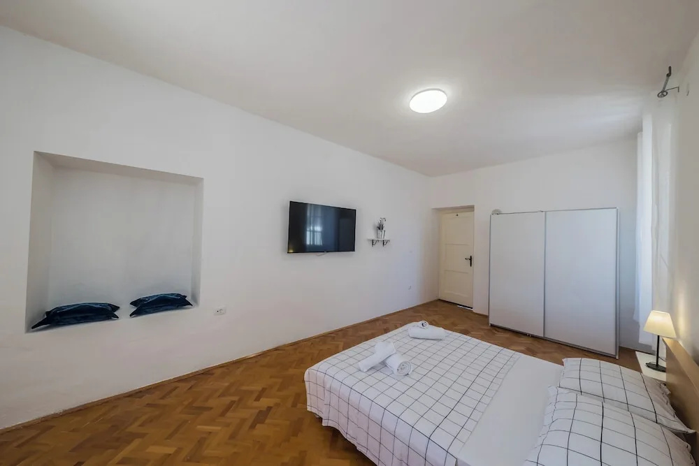 A 2 - Spacious apt on Seafront With the sea View