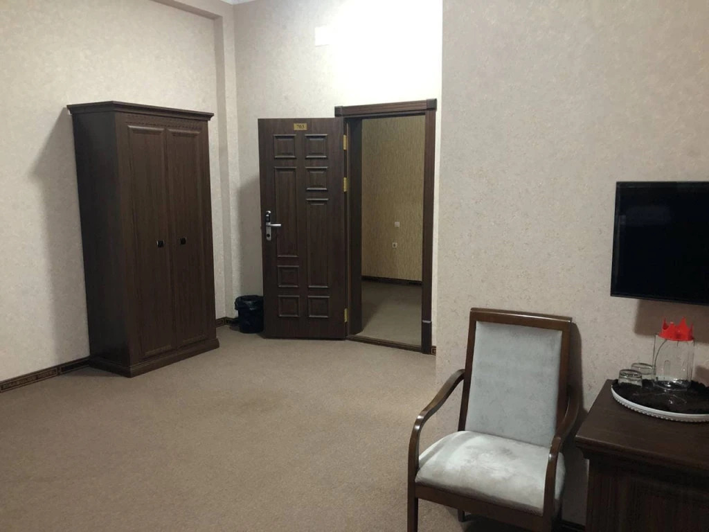 Zirabuloq Hotel