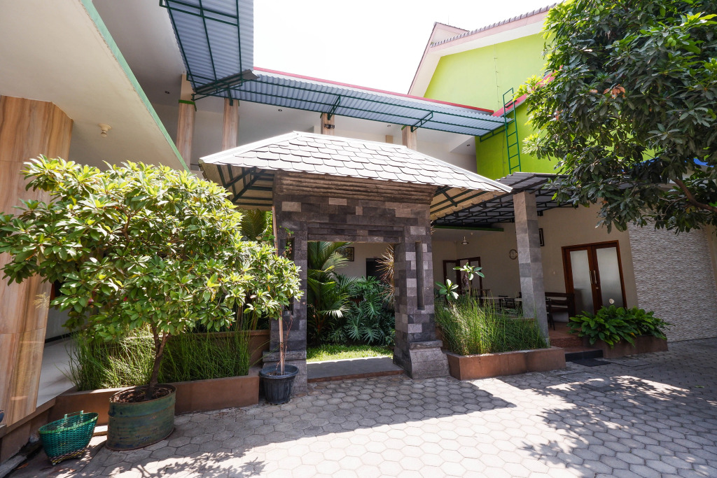 OYO 1532 Mawar Indah Hotel