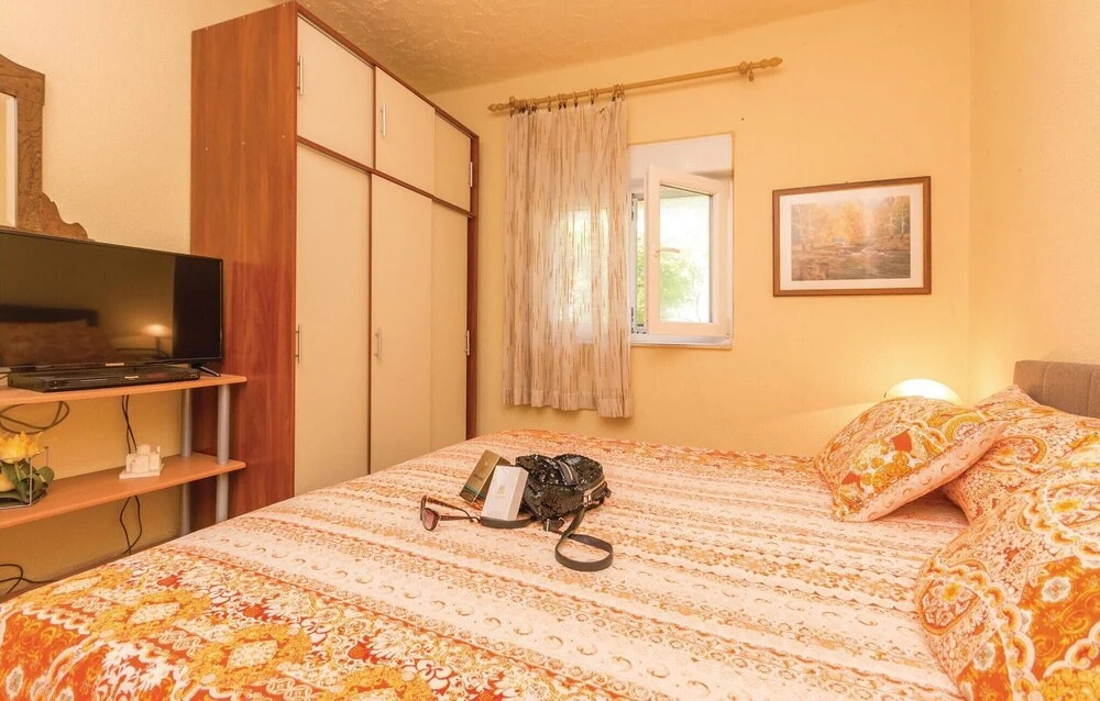 Awesome Home in Vrsi With 2 Bedrooms and Wifi