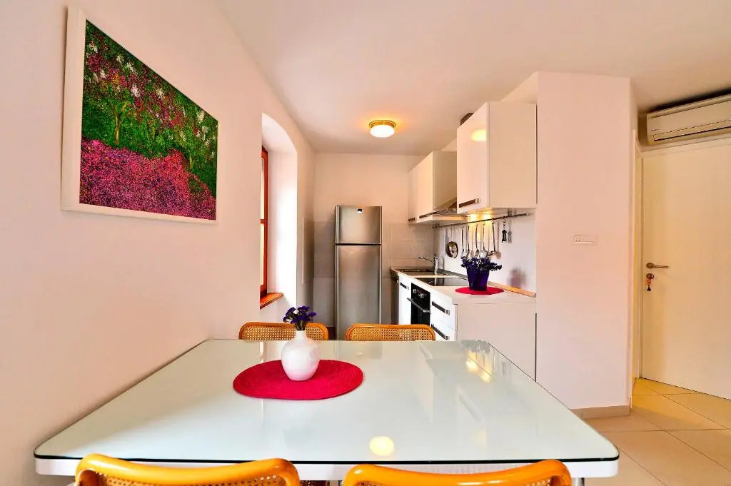 Sunny Bobica Apartments
