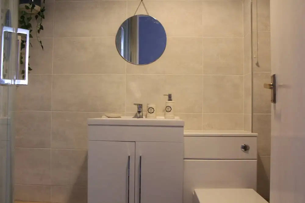 Gorgeous Newly Renovated 2 Bedroom Apartment