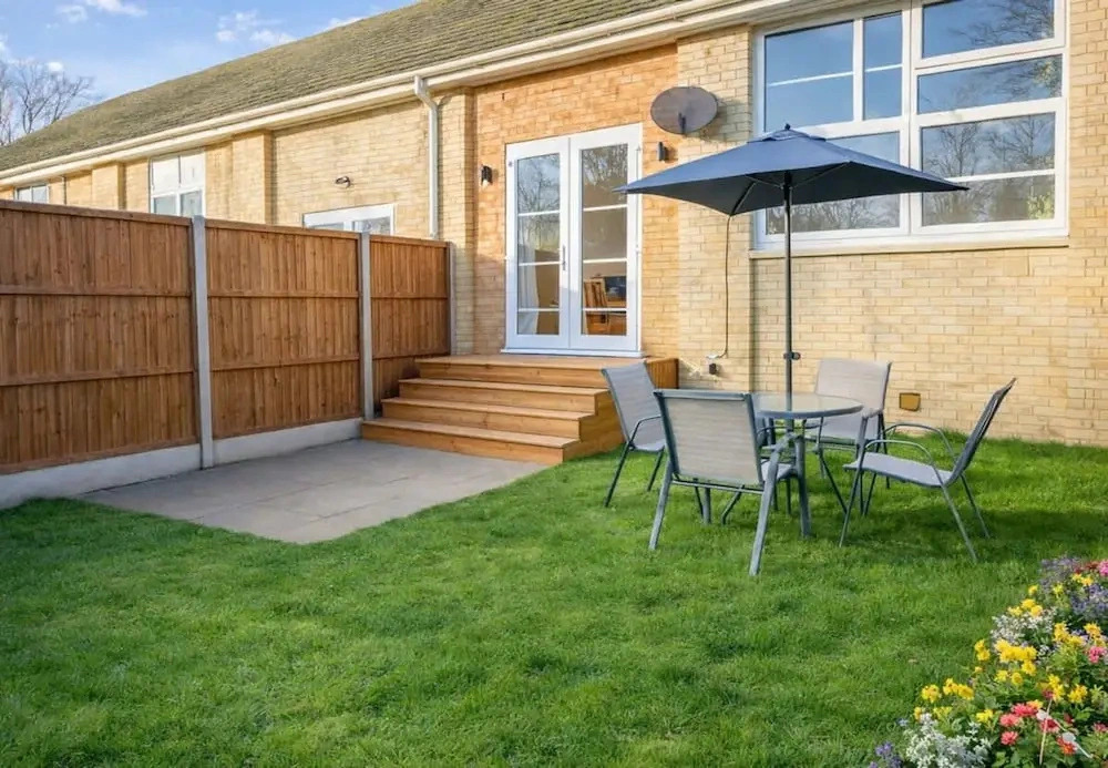 2 BR Sofabed 11 Mins to Gallops Parking Garden
