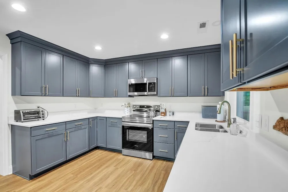 Woodhaven: Your Serene Countryside Escape 5 Bedroom Farmhouse by RedAwning
