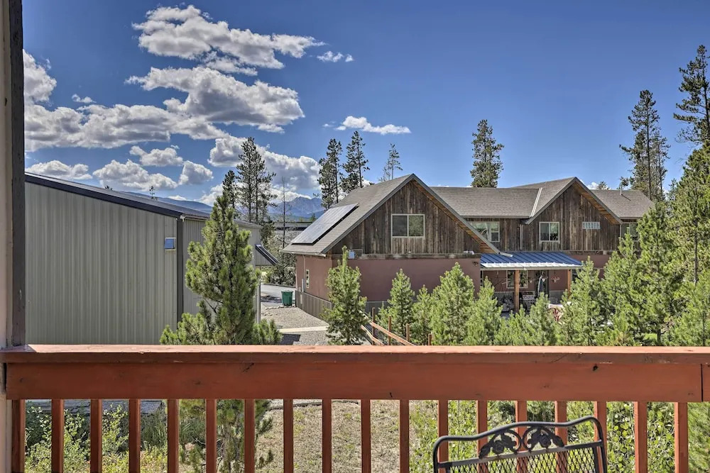 Townhome w/ Club Access on Shuttle Stop
