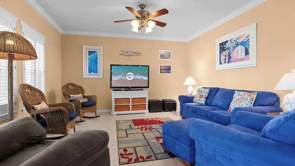 Cozy Family Home - Community Pool, Private Porch, 10-minute Walk to Beach