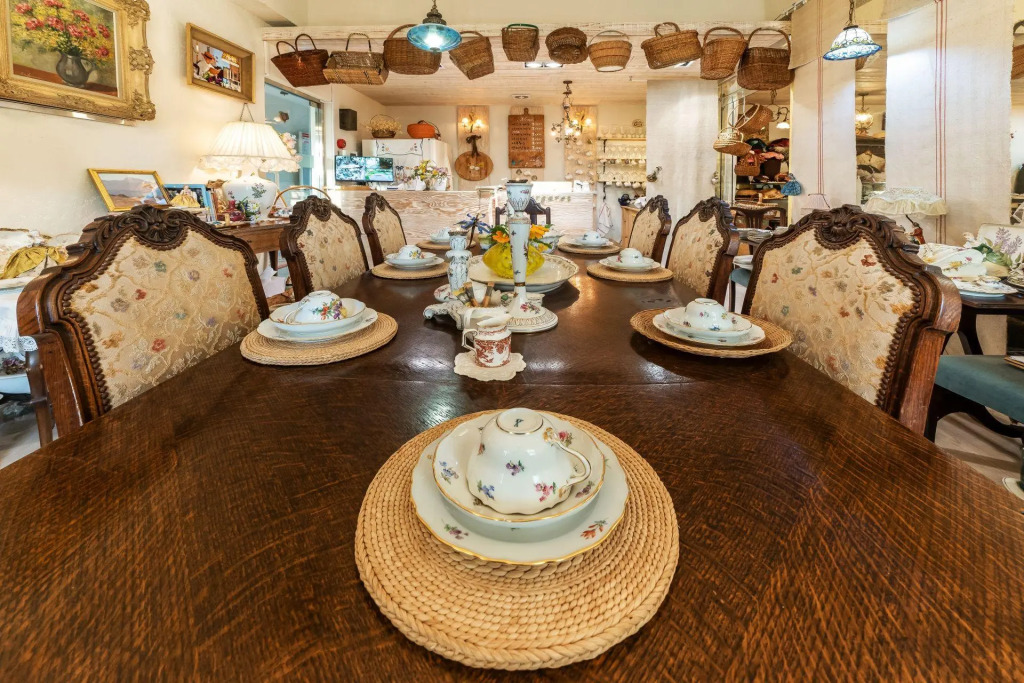 Margarret Pension and Antique Cafe