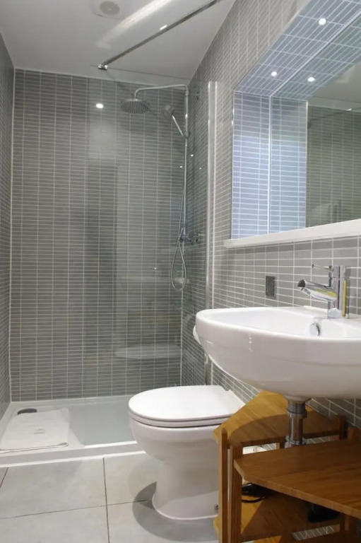 The London Agent Fitzrovia Studio 3