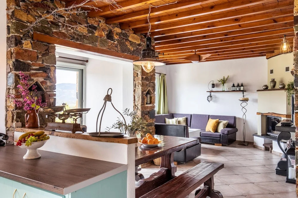 Charming 1-bed House in Stafylos