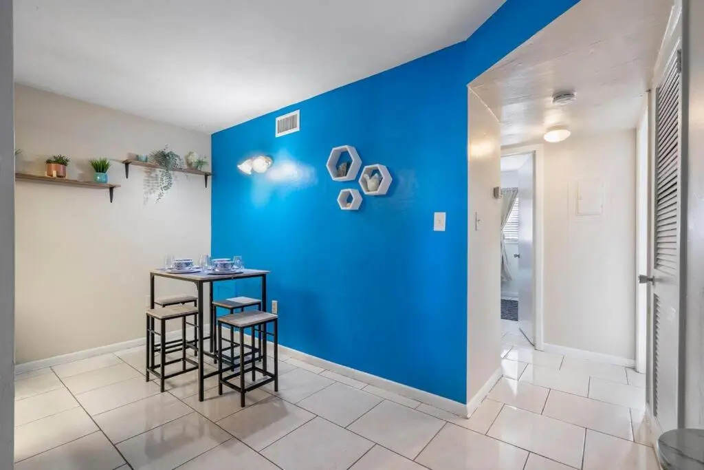 *The Blue Oasis* - 5 min to Downtown Fort Myers