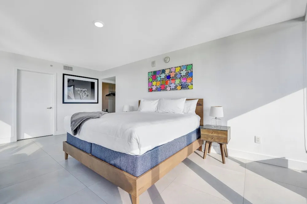 Stunning 2BR 2BA  Bay Harbour with Pool