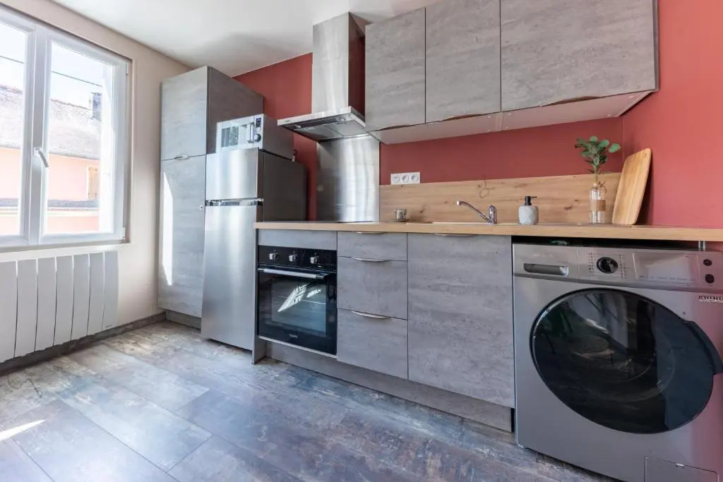 NOUVEAU - T2 Industriel - Quartier historique - WiFi - Parking - Netflix