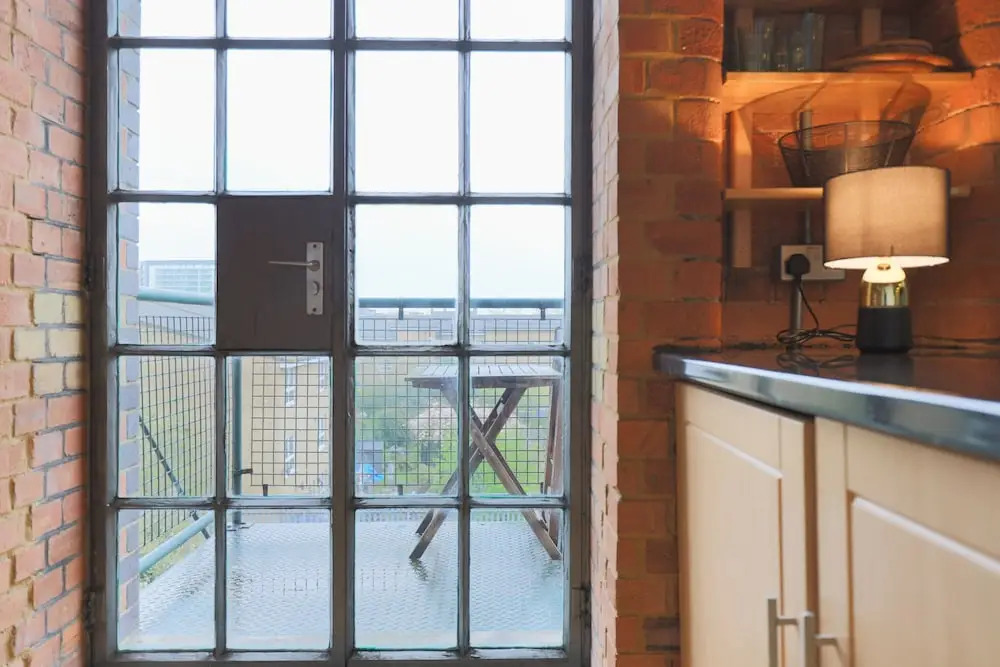 Quirky 1 Bedroom Warehouse Flat With Balcony
