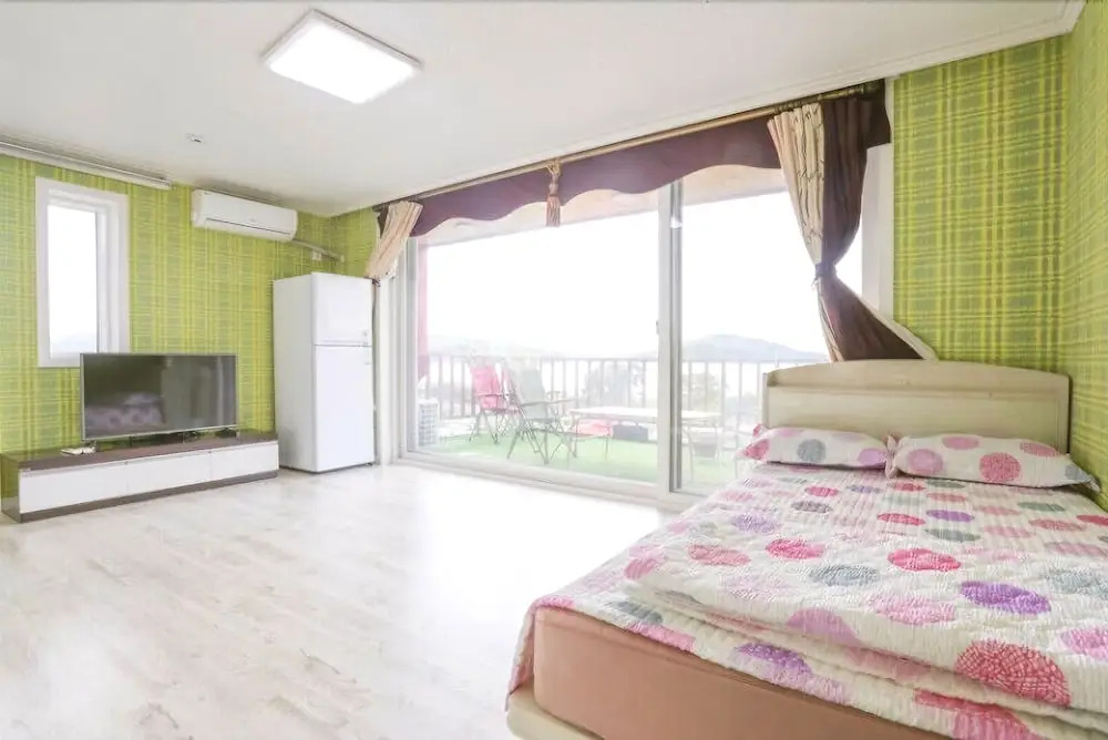 Nonsan Lake and Sunset Pension