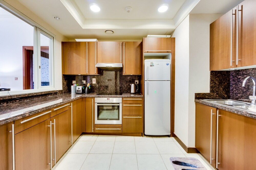 Fairmont North Luxury 2 BR Apt Palm