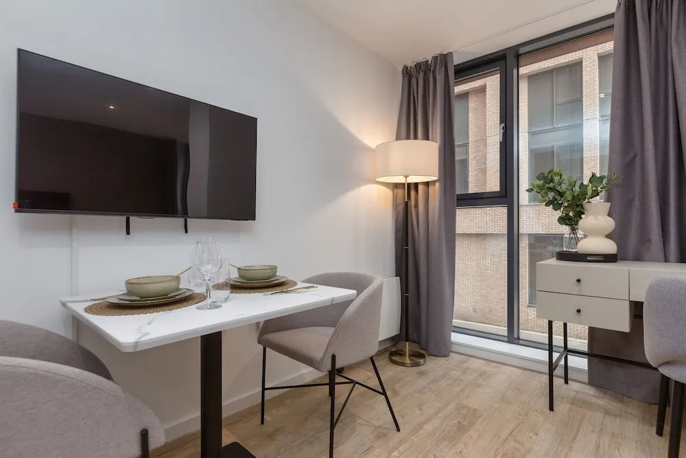 Spacious City Studio