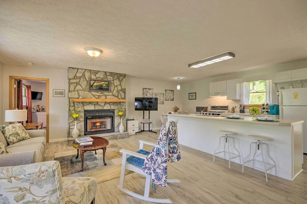 Maggie Valley House w/ Mtn Views - 1 Mi to DT
