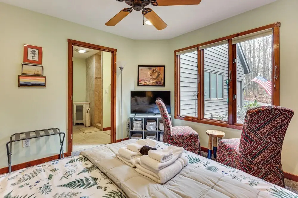 Grand Wintergreen Resort Home w/ Hot Tub!