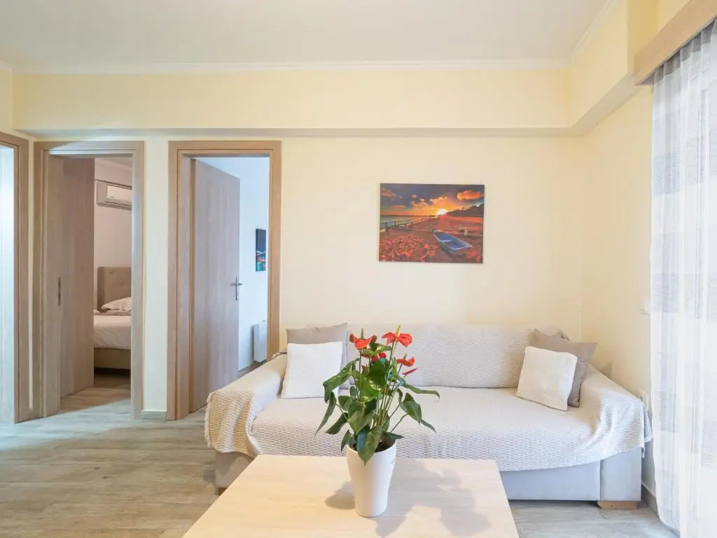 Charmy 2BD Apartment near Mon Repos Beach