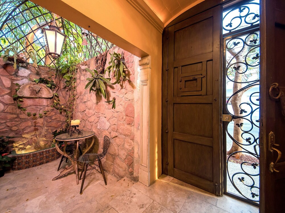 Villa Lola