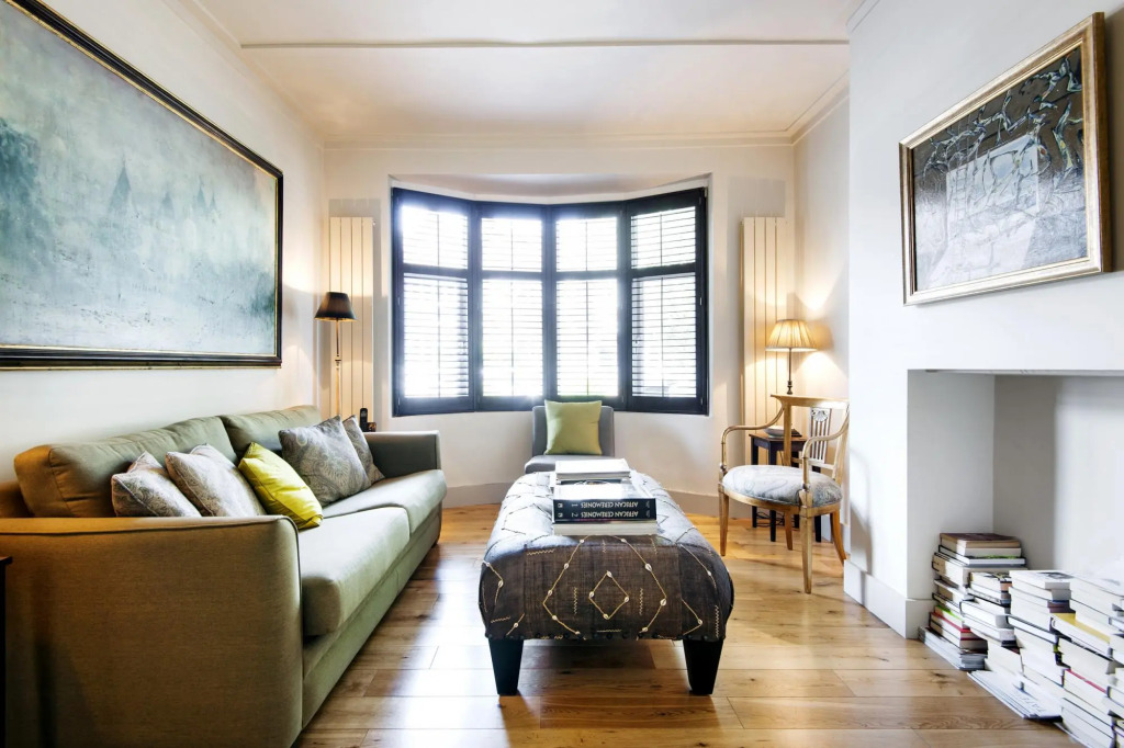 Exquisite East Acton Home Close to Shepherds Bush by Underthedoormat