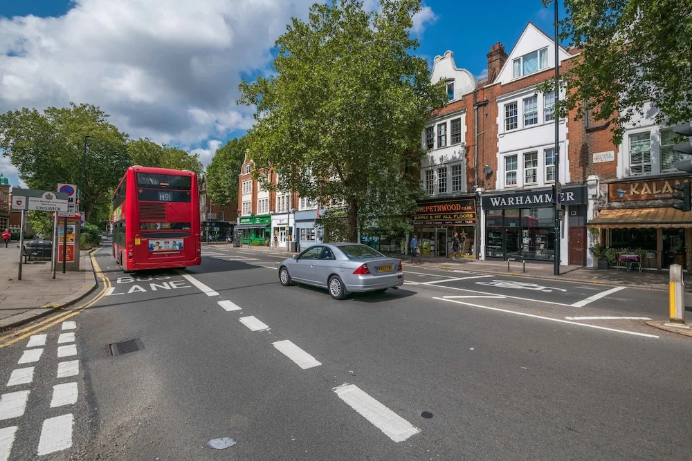 Comfortable Chiswick Home by Ravenscourt Park