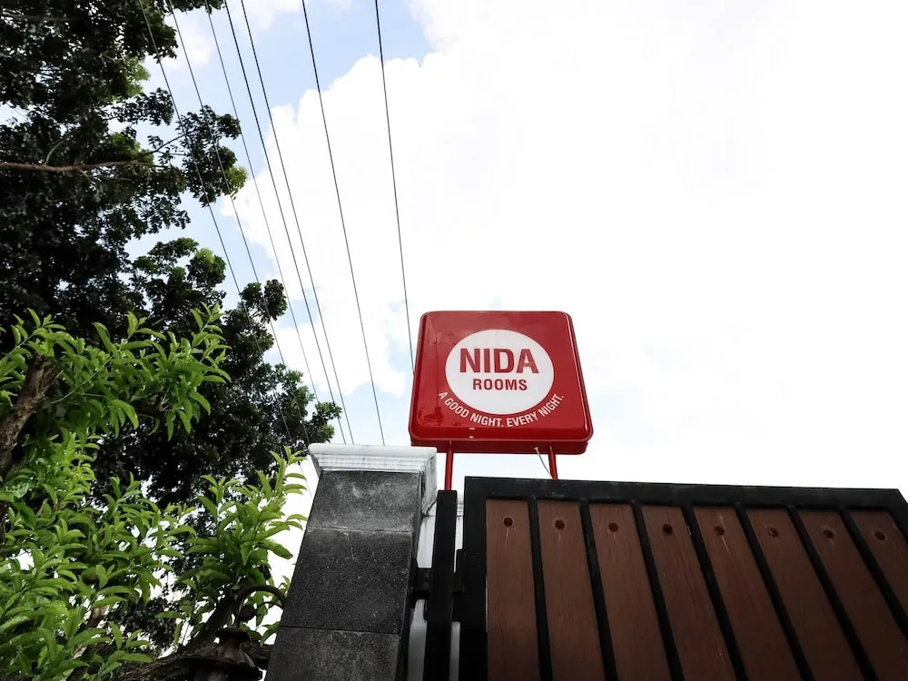 RedDoorz near Terminal Condong Catur 2