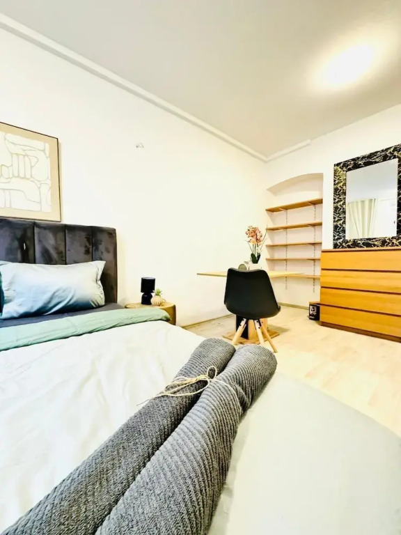 Luxury 7 Bedroom Apartment Sleeps 16