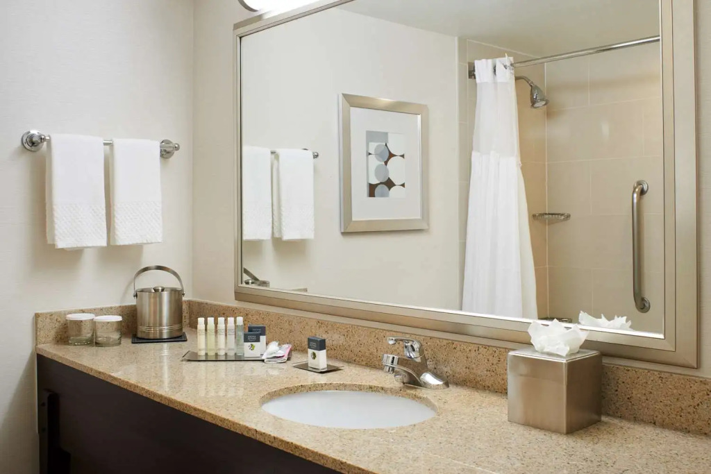 DoubleTree by Hilton Dearborn