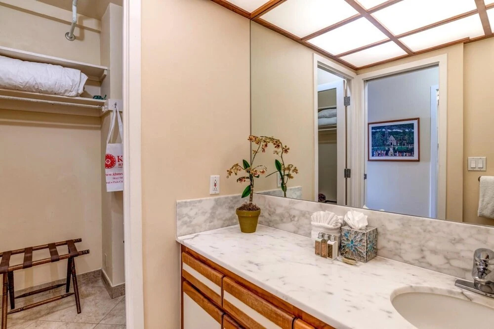 K B M Resorts- Wh1-1218 Stunning Studio, Whale Watching, big Ocean Views, Steps to Beach!