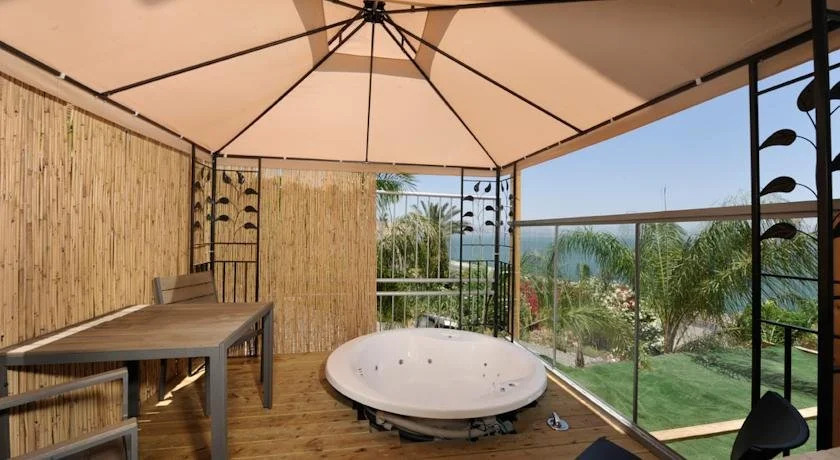 the royal lake views