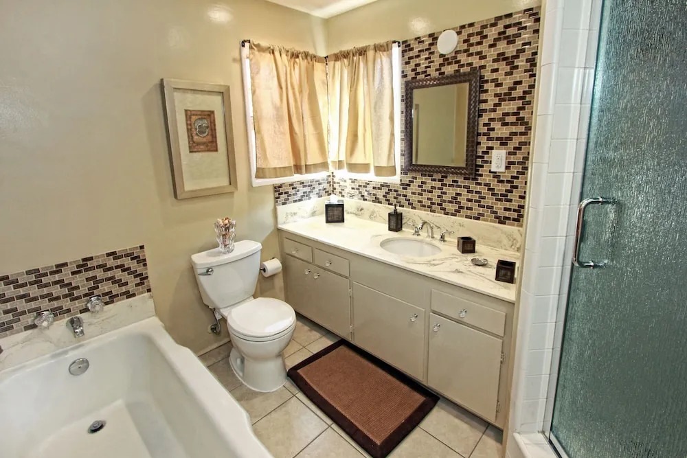 3909 Marcus Ave Shie1 4 Bedroom Duplex