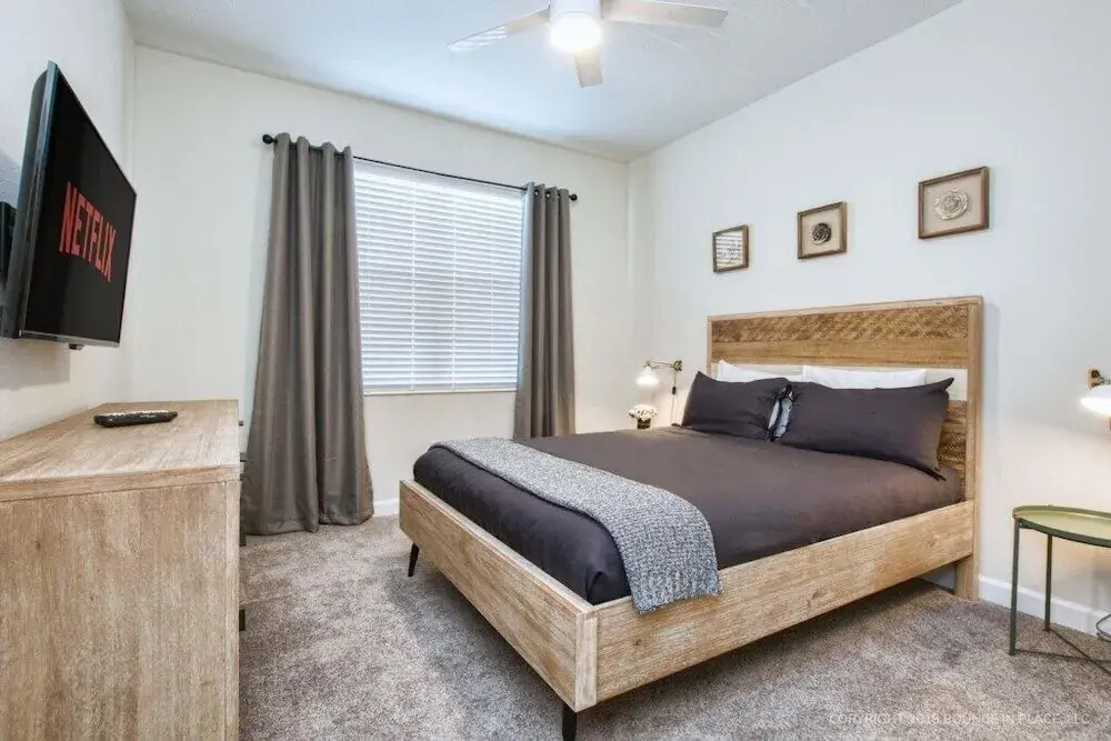 Storey Lake- 5 Bedroom Pool - 1666st Home by Redawning