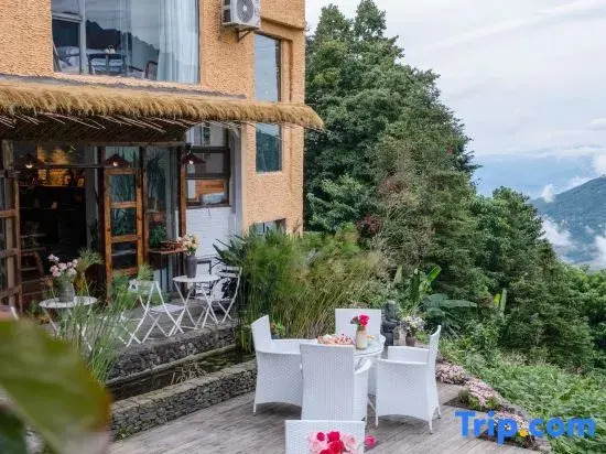 Yuanyang Huaweiwo No.2 Inn (Duoyishu Terraced Field Sunrise Inn)