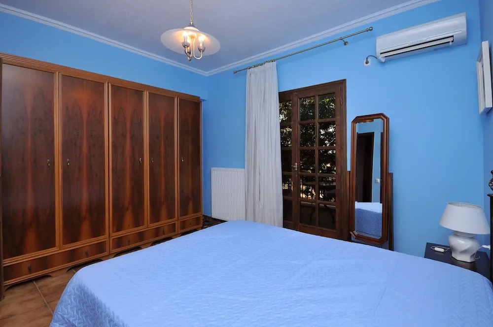 Family Maisonette by the Beach with Pool