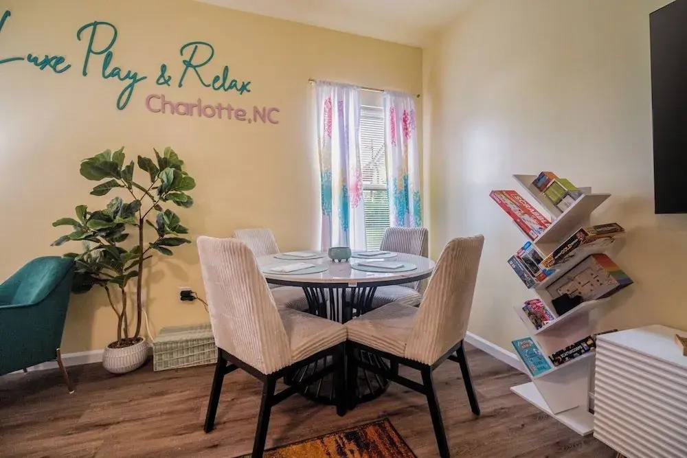 Family-friendly 3BR w/ Hot Tub & Games