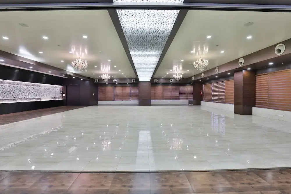 OYO 17263 Marigold Banquets And Rooms