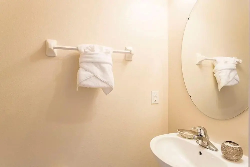 2505 Dharma Circle 6 Bedroom Home by Redawning